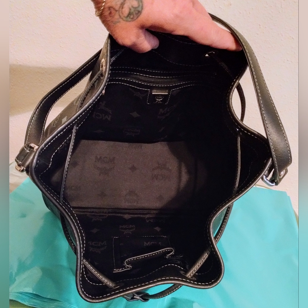 MCM Hobo Shoulder Bag Black Visetos EUC - Picture 8 of 11